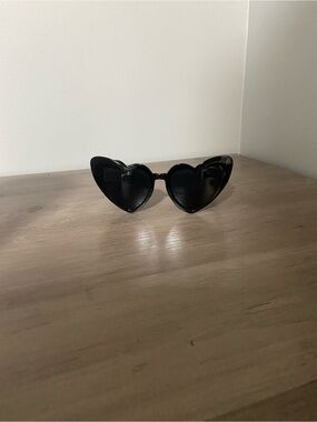 Black Heart-Shaped Sunglasses - Fashion Accessory